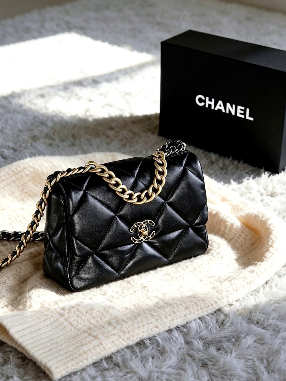 Chanel 19 Medium in Quilted Shiny Calfskin - Picture 2 of 7